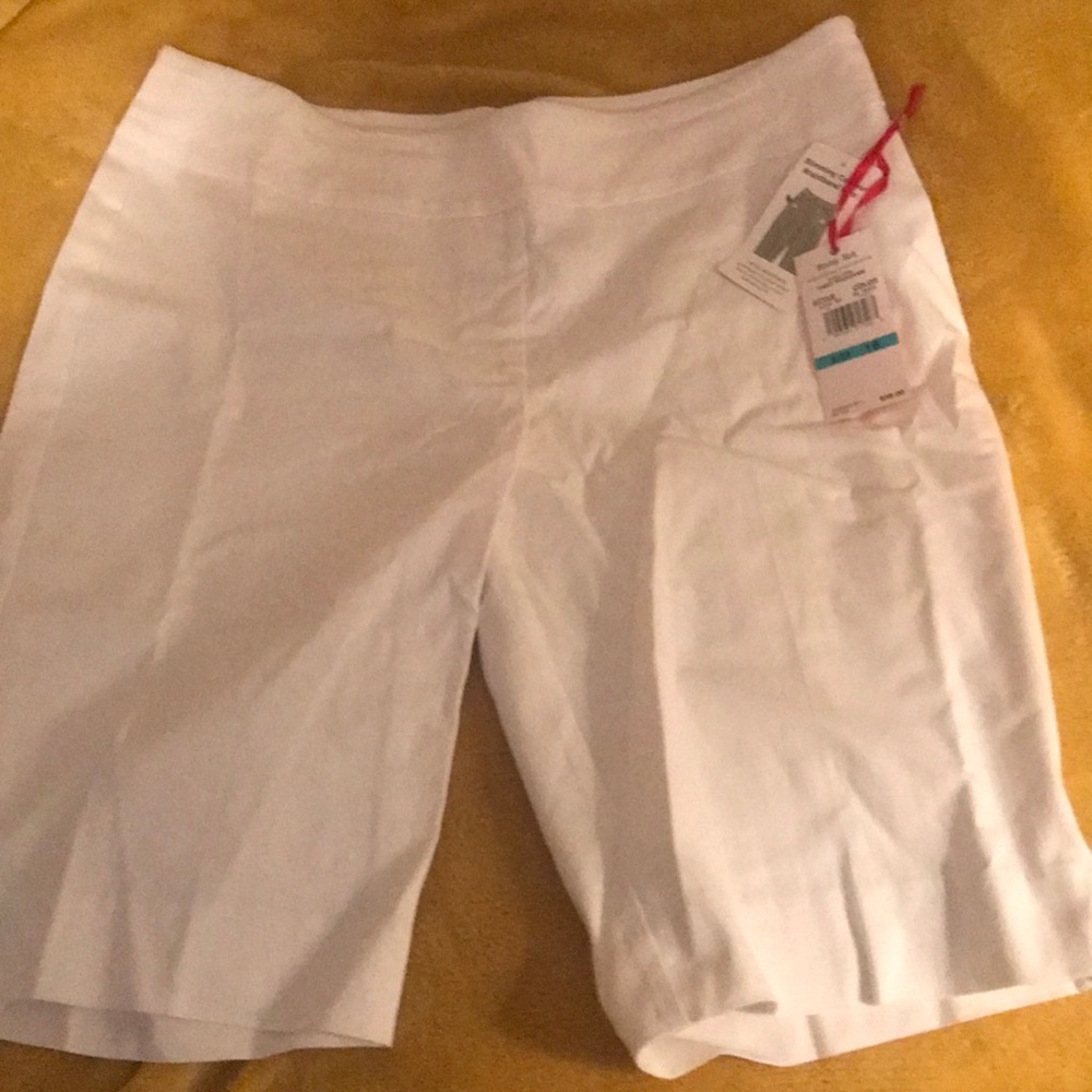 White Bermuda shorts (women) NWT